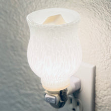 Load image into Gallery viewer, Hand poured natural soy highly scented wax melts various high quality limited edition scents 2.5 ounce clamshell